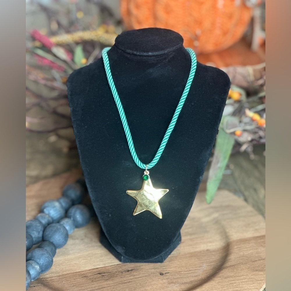 Game Day Green Paracord Star Necklace Gold Tone Pendant Sports Fan Jewelry